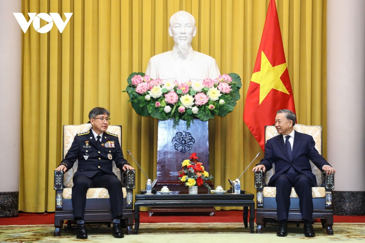 Top Vietnamese leader hosts Korea Coast Guard Commissioner General